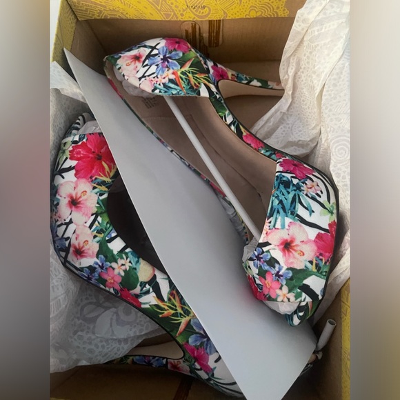New floral print heels by mix no 6 - Picture 2 of 9